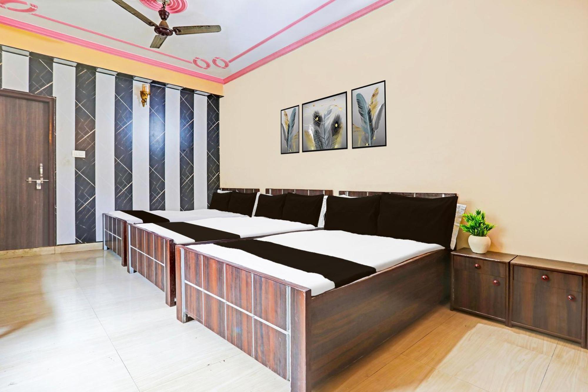 Hotel O Arvi Guest House Varanasi Exterior photo