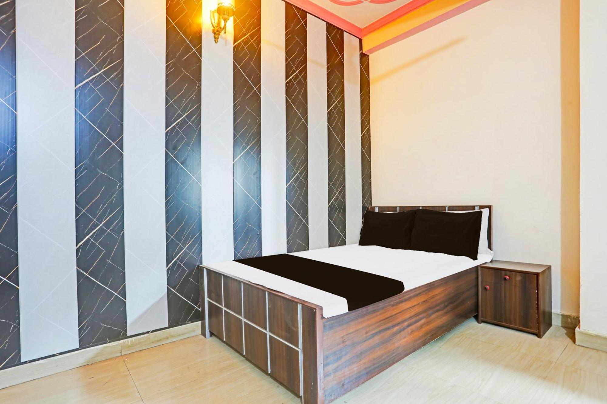 Hotel O Arvi Guest House Varanasi Exterior photo